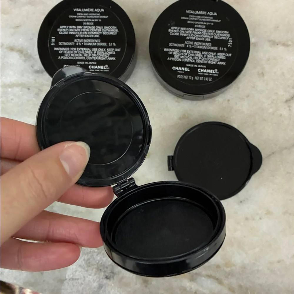 2 empty Chanel refillable compacts - Picture 6 of 16